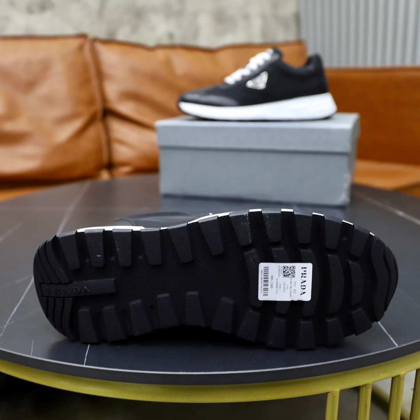 Ex-factory price: 580💰🙅‍♂️🙅‍♂️🙅‍♂️ Brand: PRADA Standard code: 38–44 (45 can be customized) Grade: Same as the official website Material: Original cowhide stitching Comfortable pig and cow lining Light and wear-resistant outsole Style category: Men's fashionable casual shoes and boots Running sneakers Distinguished luxury brand elements Top luxury Color: actual picture color